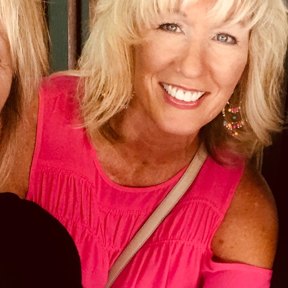 Pretty pink blouse 👚 - Picture 2 of 4